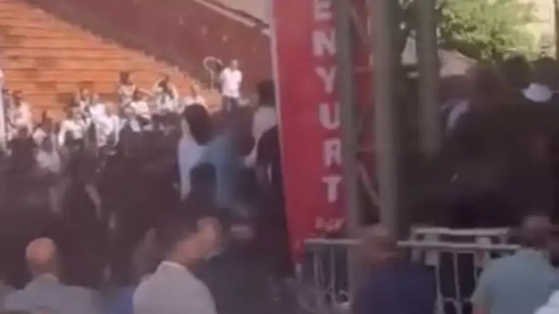 Esenyurt'ta CHP Kongresi Kavgaya Dönüştü: Sandalyeler Havada Uçuştu!