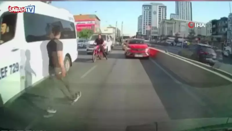 Esenyurt'ta Dehşet Saçan Magandalar: Minibüs Şoförünü Yol Kesip Vahşice Dövdüler!