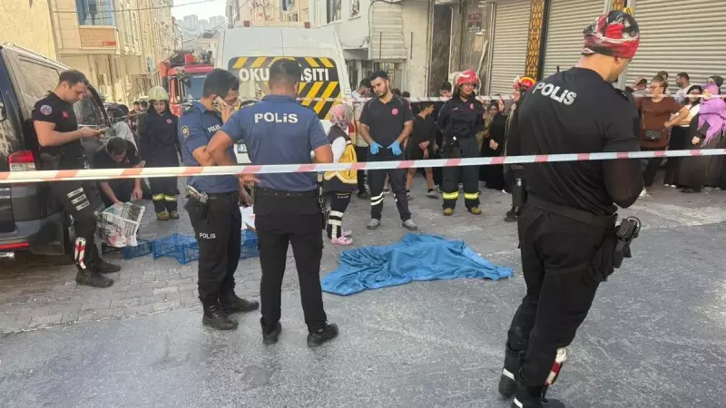 Esenyurt'ta Yürek Parçalayan Kaza: Anne ve Oğlu Servis Minibüsünün Altında Kaldı!