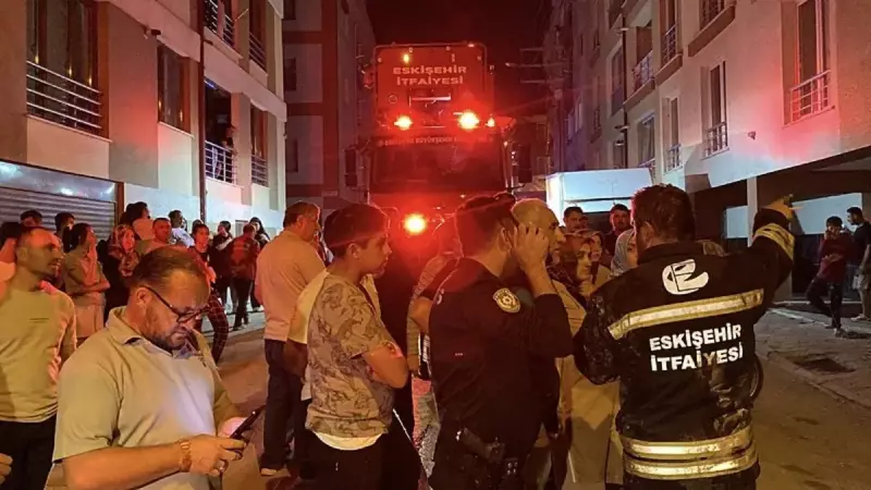 Eskişehir'de Gece Yarısı Yangın Kâbusu: Mahalle Sokağa Döküldü!