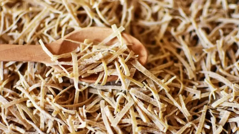 Ev Yapımı Erişte Tarifi: Yumuşacık Kıvamıyla Adeta Baş Döndürüyor!