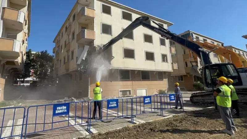 Fatih'te Tarihe Karışan Bir Mahalle: 33 Yıllık Site Yıkılıyor!