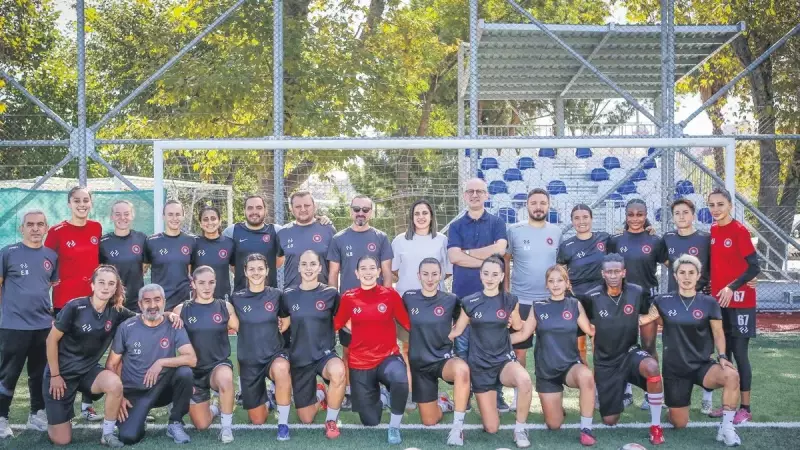 Fatih'ten Süper Lig'e Uzanan Destansı Bir Yolculuk: Kızlar Sahada Semt Gururlu!