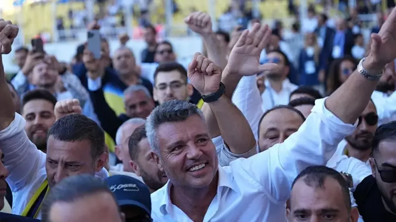 Fenerbahçe Taraftarları Saran'ın Başkanlığını Coşkuyla Kutladı: Stadın Önünde Unutulmaz Gece!