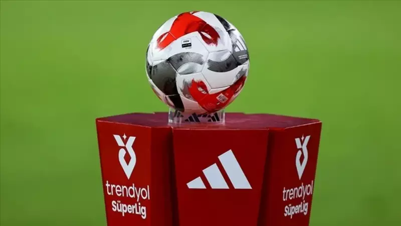 Fenerbahçe - Trabzonspor Derbisi Tarihi Bir Geceye Hazırlanıyor! 14 Eylül'de Dev Çarpışma