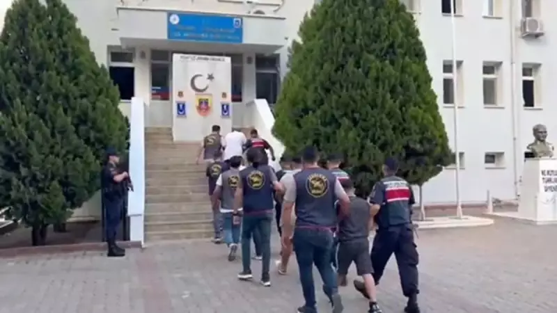 Fetö Kılığında 1.3 Milyon Lira Dolandıran Sahte Polis Çetesi Çökertildi!