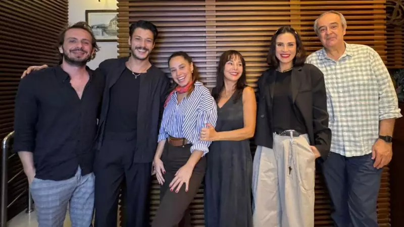 Fora Oyunu Kasım'da Sahne Alıyor: Tiyatro Severler İçin Benzersiz Bir Deneyim!