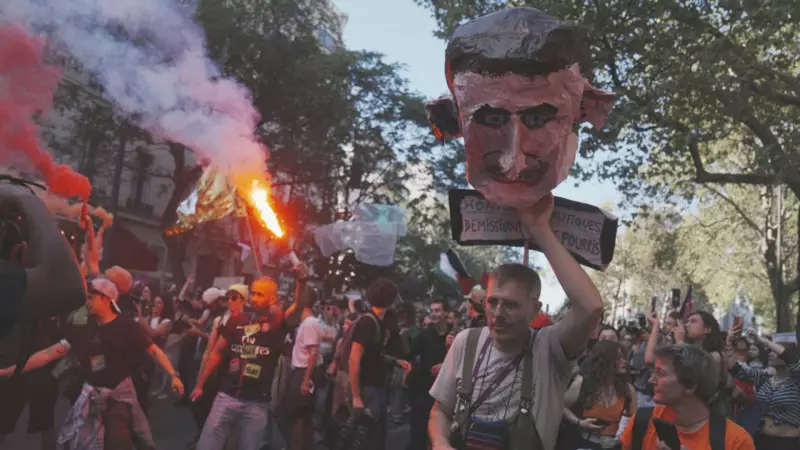 Fransa'da Tarihi Protesto: Yüz Binler Sokaklara Aktı, Hükümete Sert Tepki!