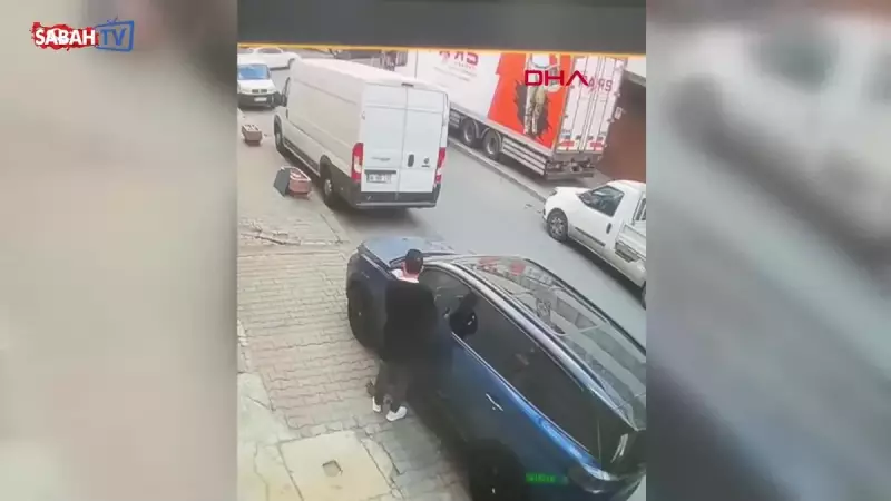 Gaziosmanpaşa'da Akıl Almaz Vaka: Otomobilin Üzerine İdrarını Yaptı, Sahibine Saldırdı!