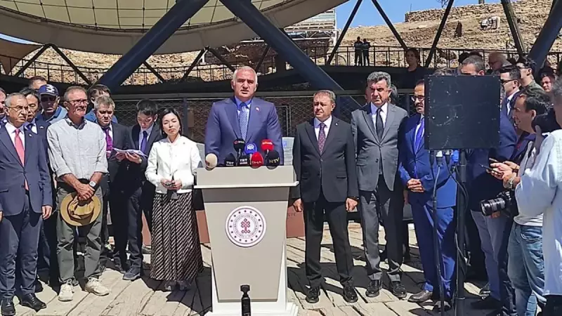 Göbeklitepe'de Tarihi Keşif: 2 Metrelik İnsan Heykeli Neolitik Çağın Sırlarını Açığa Çıkarıyor!