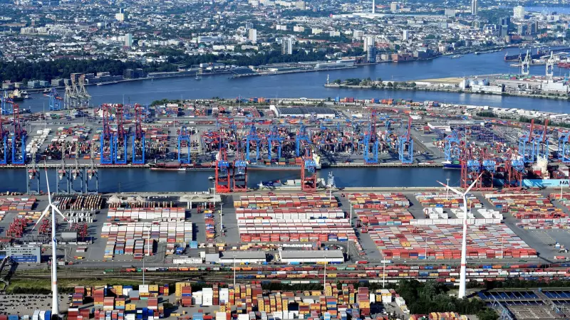 Hamburg Limanı'nda Gözler Natoya Çevrildi: Tatbikat mı, Savaş Provası mı?