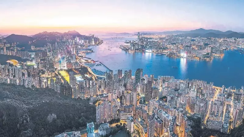 Hong Kong'da Sonbaharın Büyüsü: Altın Mevsimde Şehir Macerası