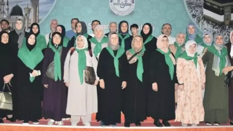 İşitme Engelli Vatandaşlar Umre'ye Duygusal Uğurlanma | Sabah