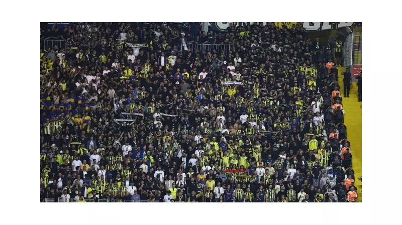 Kasımpaşa - Fenerbahçe Maçında Taraftarlardan Şok Tezahürat! GFB Tribünleri Sessizliğe Gömüldü