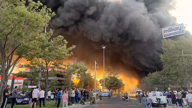 Kayseri'deki Tekstil Fabrikasında Çıkan Yangın: İtfaiye Ekipleri Zorlu Mücadele Veriyor!