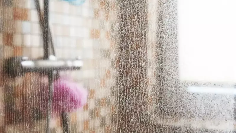 Kireç Lekelerine Doğal Çözüm: Lavabo ve Duşakabinde 5 Dakikada Etkili Sonuç!