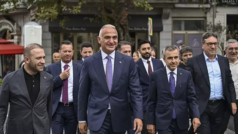 Kültür ve Turizm Bakanı Ersoy, Galata Esnafıyla Bir Araya Geldi: 'Turizmde Rekor Hedefliyoruz'