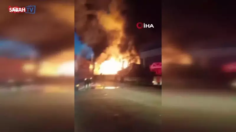 Kocaeli'de Geceyi Alevlere Boğan Lojistik Deposu Yangını! Dev Alevler Korku Dolu Anlar Yaşattı