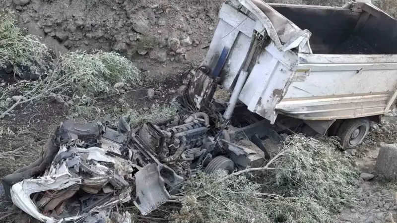 Korkunç Kaza: Kamyon Uçuruma Uçtu, Sürücü Can Pazarı!