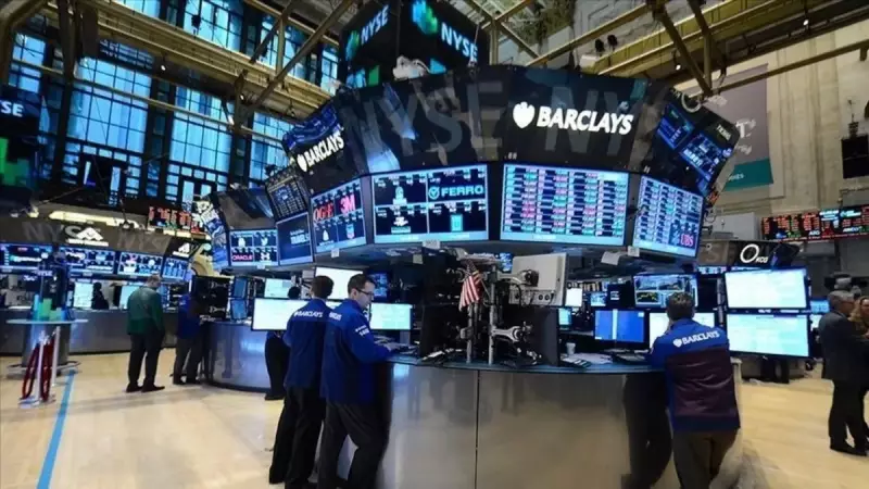 Küresel Piyasalarda Fırtına Öncesi Sessizlik: Dolar ve Altın Yükselişte, Borsalar Kararsız