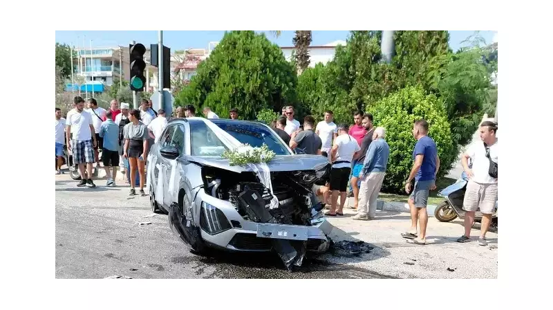 Kırmızı Işık İhlali Korkunç Kazaya Yol Açtı: Gelin Arabası ile Çarpışma!