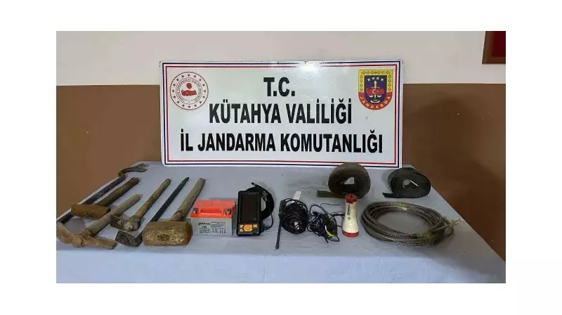 Kütahya'da Tarihi Soygun! Kaçak Kazı Yapan 6 Kişi Jandarmadan Kaçamadı