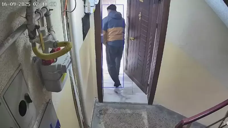 Kurye Korku Filmi Gibi Anı Yaşattı! Müşterinin Evine Girmeye Çalışan Kuryenin Akıl Almaz Savunması