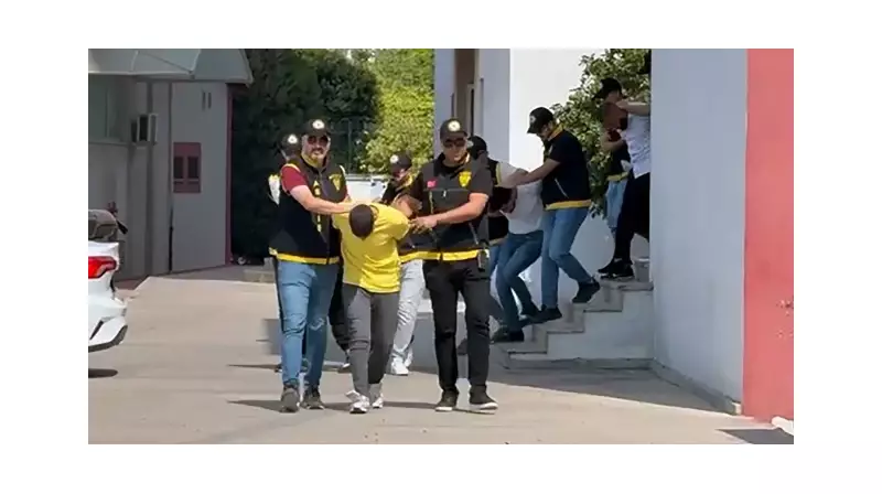 Kuyumcu Soygununda Kan Donduran Anlar: Altınları Satıp Paraları Sayarken Yakalandılar!