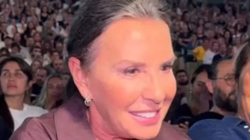 Melek Zübeyde Akkaş ve Annesi Perihan Savaş'tan Harbiye'de Duygusal Anlar! İşte O Samimi Görüntüler