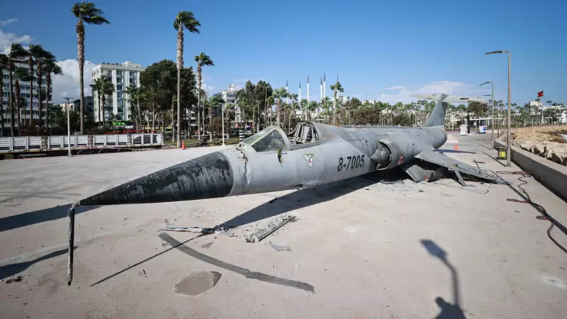 Mersin Sahilindeki Tarihi Uçak Artık Yok! Belediye Neden Kaldırttı?