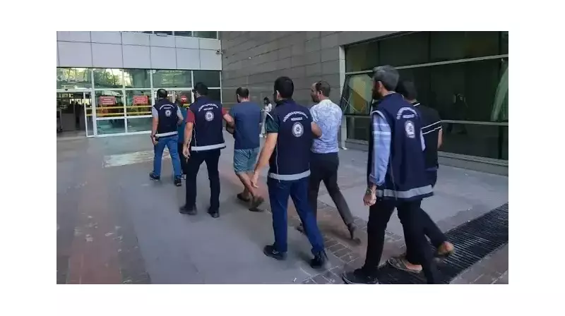 Mersin'de Kapsamlı Kaçak Göçmen Operasyonu: 14 Kişi Sınır Dışı Edildi, 4 Şüpheli Tutuklandı!