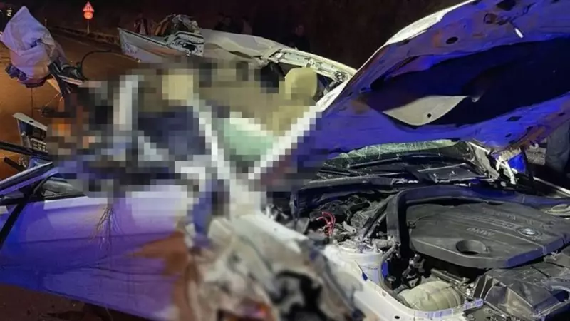 Mersin'de Korkunç Kaza: Park Halindeki Tır, Otomobili Ezdi! 1 Ölü, 1 Yaralı