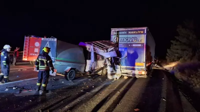 Mersin'de Tarım İşçilerini Taşıyan Minibüs Korkunç Kaza Yaptı: 3 Can Gitti, 16 Yaralı!