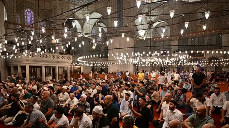 Mevlit Kandili'nde Türkiye Semaya Açılan Ellerle Yükseldi: 81 İlde Dua ve Huzur Buluşması