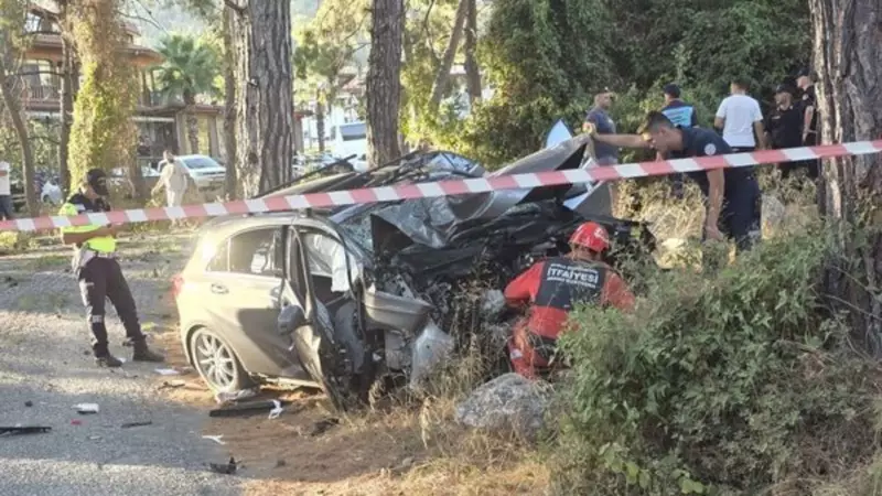 Muğla'da Feci Kaza: Otomobil Ağaca Çarptı, 1 Can Yitti, 1 Yaralı!