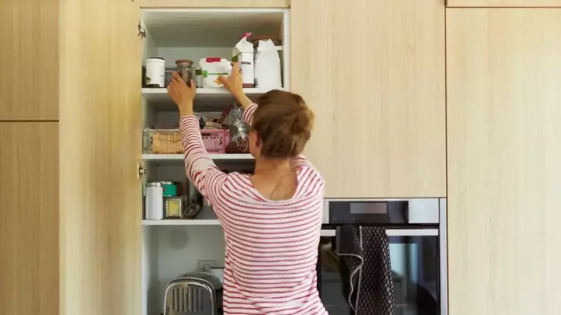 Mutfak Dolaplarında Kaosa Son! Bu 5 Ölümcül Hatayı Asla Yapmayın