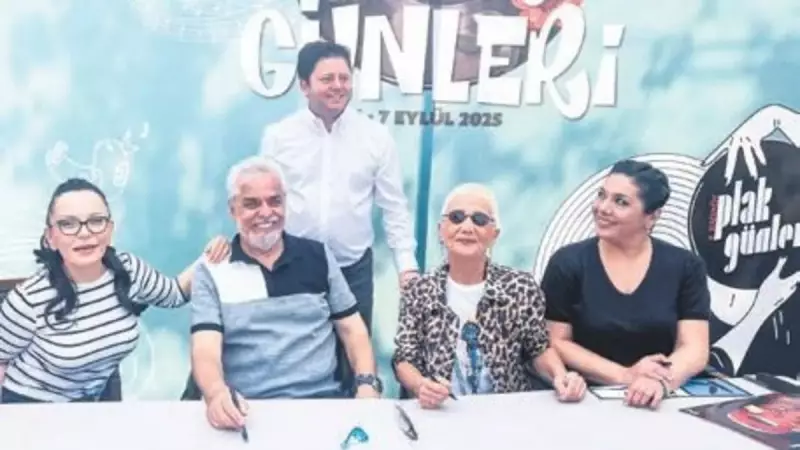 Müzik Dünyasının Efsane İsimleri Plaklarını Sevenleri İçin İmzaladı!