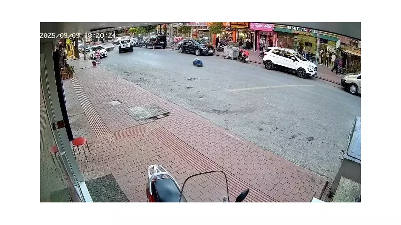 İnanılmaz Kaza! Çipe Çarpan Araç Havada Takla Attı, Sürücü Mucize Eseri Kurtuldu