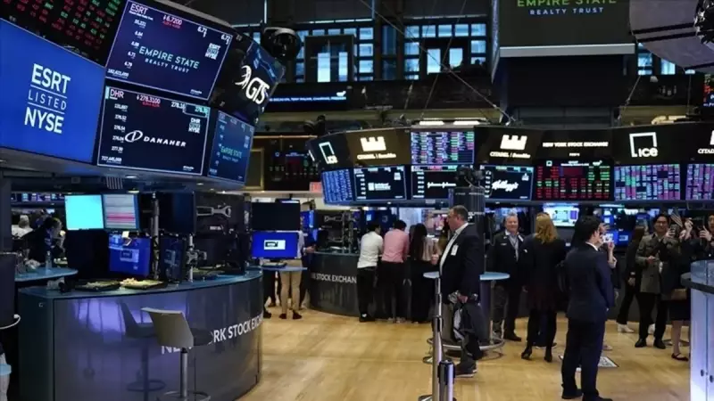 New York Borsası'nda Dalgalı Seans: Dow Jones Tepetaklak, Nasdaq Fırladı!