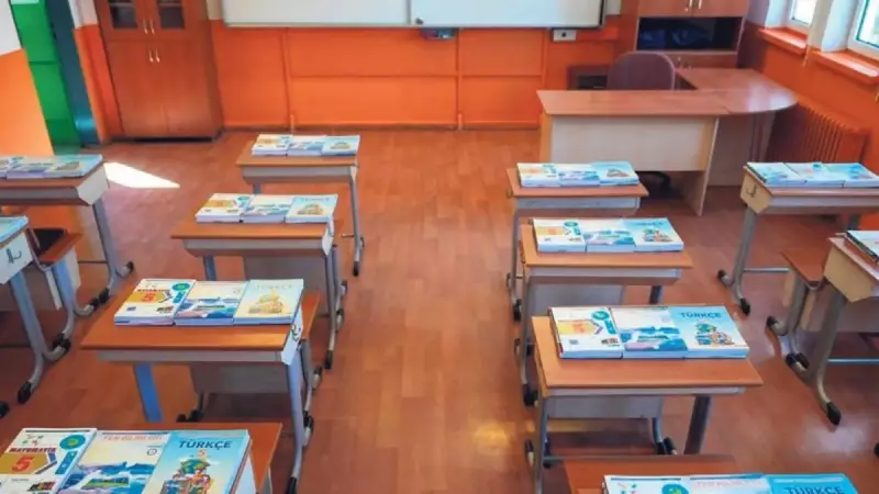 Şok Uygulama: Kitapları Kullanmayan 22 Okul Kapatıldı!