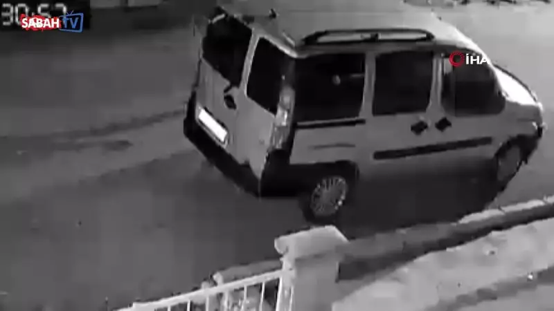 Otomobil Lastiklerini Kesen Şahıs Güvenlik Kameralarına Yakalandı! İşte O Anlar