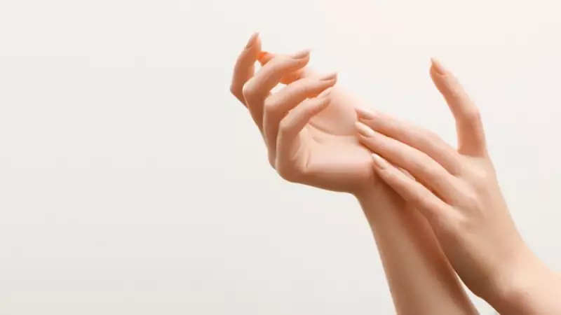 Pamuk Gibi Eller İçin 20 Dakikalık Mucize: Kuru Eller Artık Kader Değil!