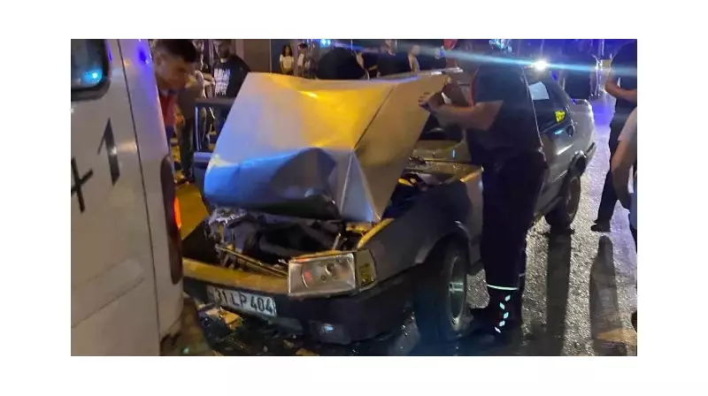 Pikap ile Otomobilin Feci Çarpışması: Hurda Yığınına Dönen Araçtan 4 Yaralı Kurtarıldı!