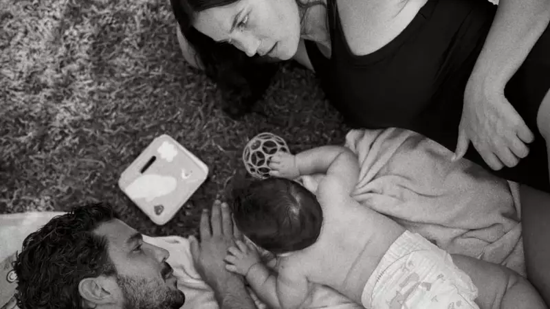 Pınar Deniz ve Kaan Yıldırım'dan Aile Sıcaklığı: Sosyal Medyayı Sallayan Poz!