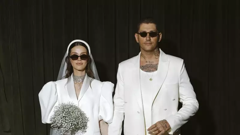 İrem Helvacıoğlu'nun Çocukluk Fotoğrafı Hayranlarını Büyüledi: 30 Yıl Geçse Değişmeyen O Masum Bakışlar!