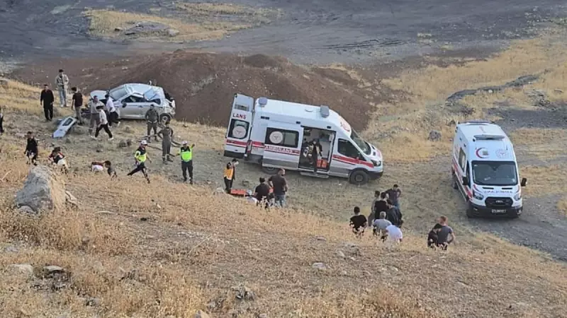 Şırnak'ta Feci Trafik Kazası: Otomobil Şarampole Yuvarlandı, 1 Can Yitti, 1 Yaralı