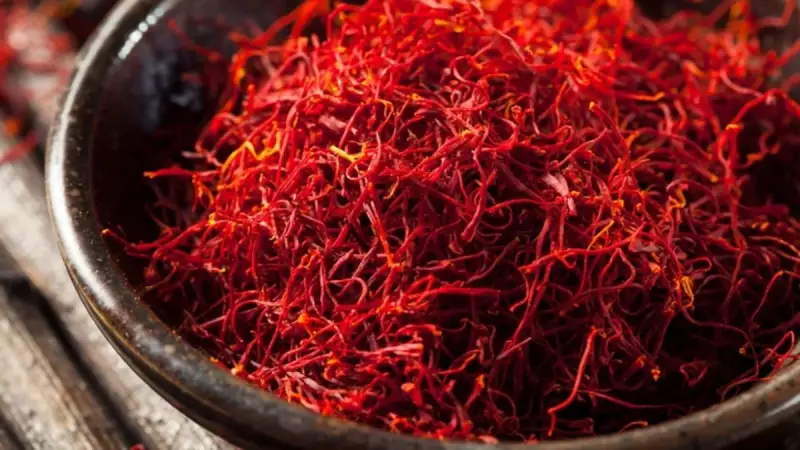 Safran Dolandırıcılığına Dikkat! Uzman İsim Uyardı: 'Suda Eriyorsa O Değildir'