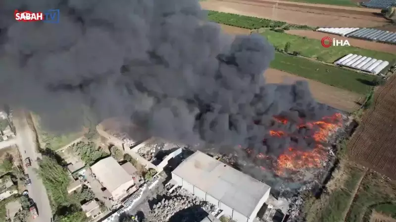 Sakarya'da Geri Dönüşüm Fabrikasında Korkutan Yangın: Alevler Gökyüzünü Kızıla Boyadı!