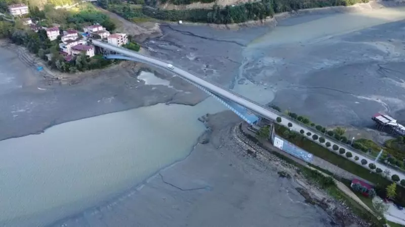 Saklı Cennet Ortaya Çıktı: Ayvacık Barajı'nın Suları Çekilince Unutulmuş Köy ve Tarihi Köprü Gün Yüzüne Çıktı!