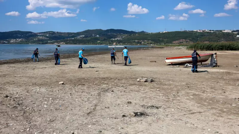 Sapanca Gölü'nde Dev Çevre Operasyonu: 2 Ton Atık Temizlendi!